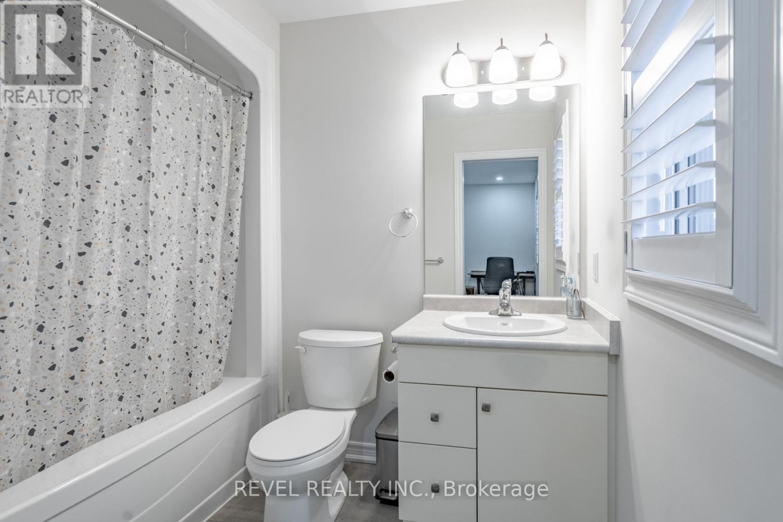 Bathroom 4 - 32 Barker Parkway, Thorold, ON - Indoor Photo Showing Bathroom