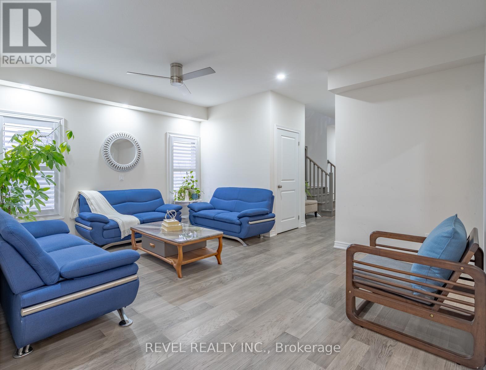 Living Room - 32 Barker Parkway, Thorold, ON - Indoor Photo Showing Living Room