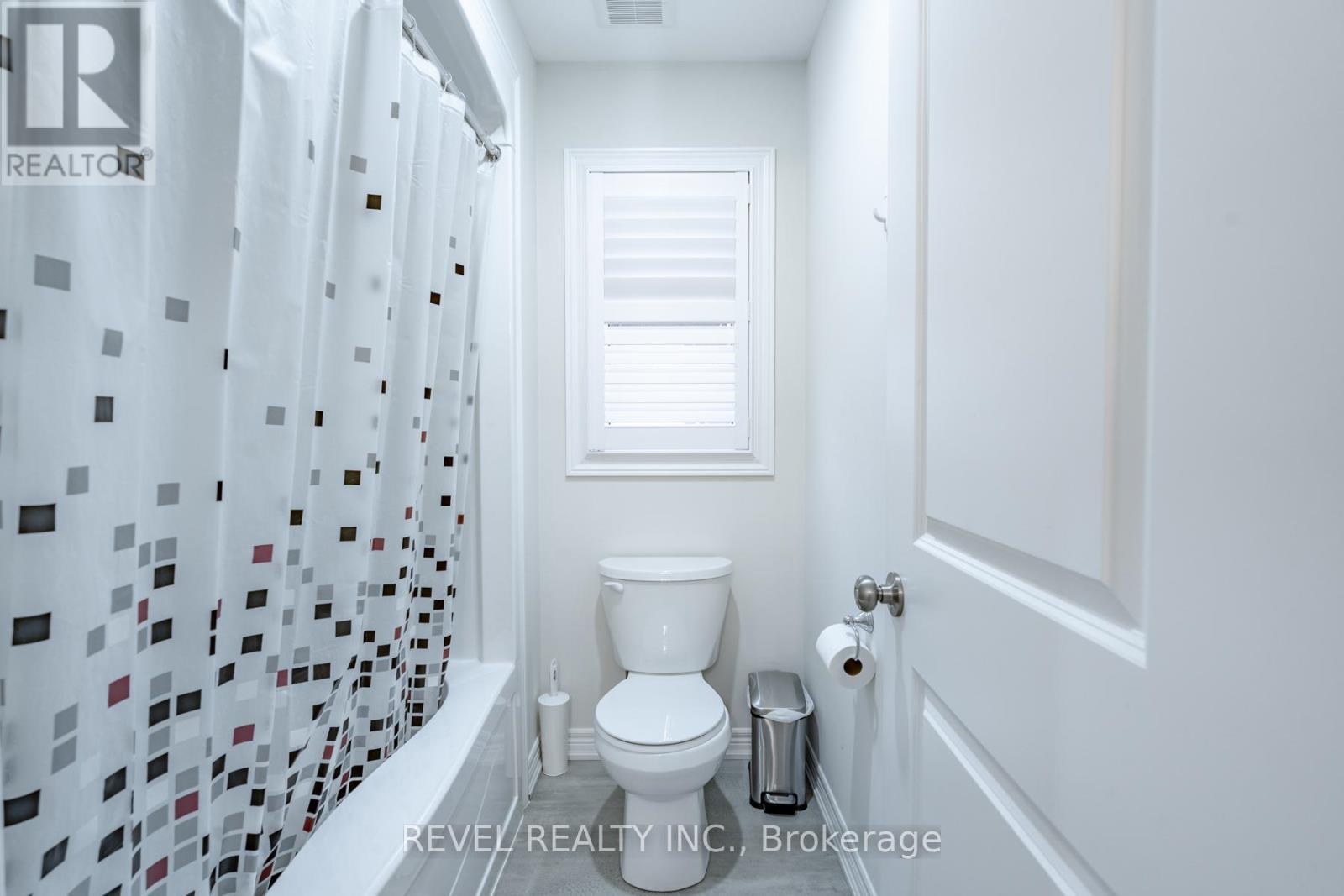Jack and Jill Bathroom - 32 Barker Parkway, Thorold, ON - Indoor Photo Showing Bathroom