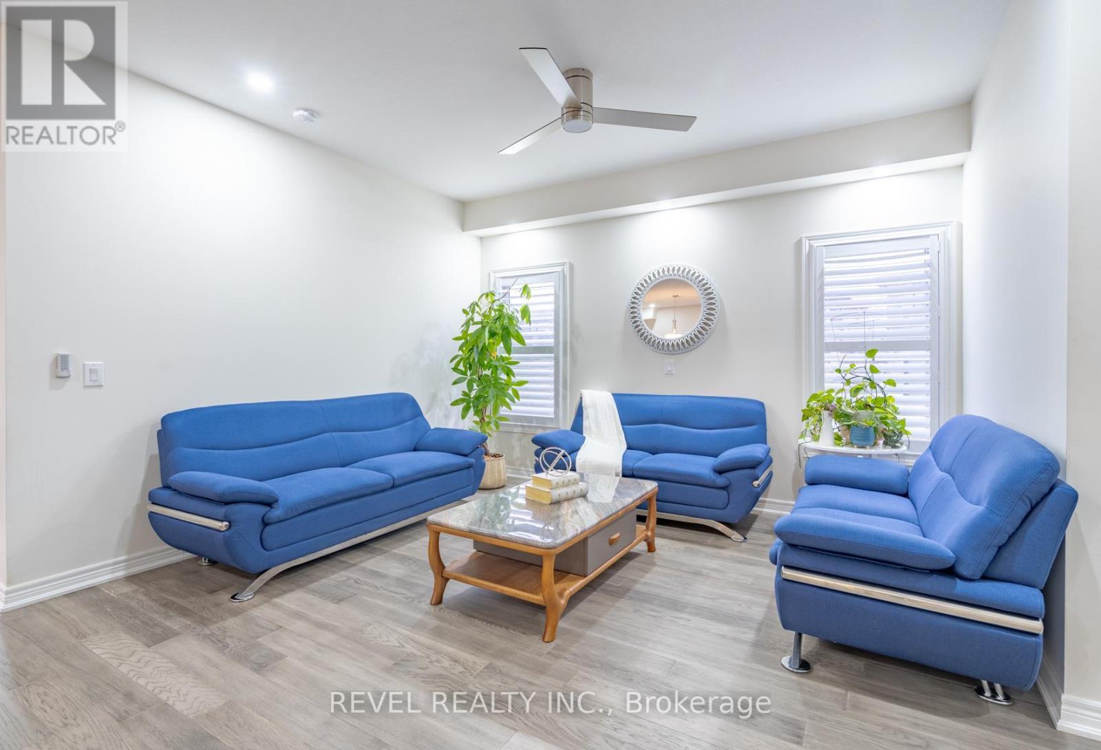 Living Room - 32 Barker Parkway, Thorold, ON - Indoor Photo Showing Living Room