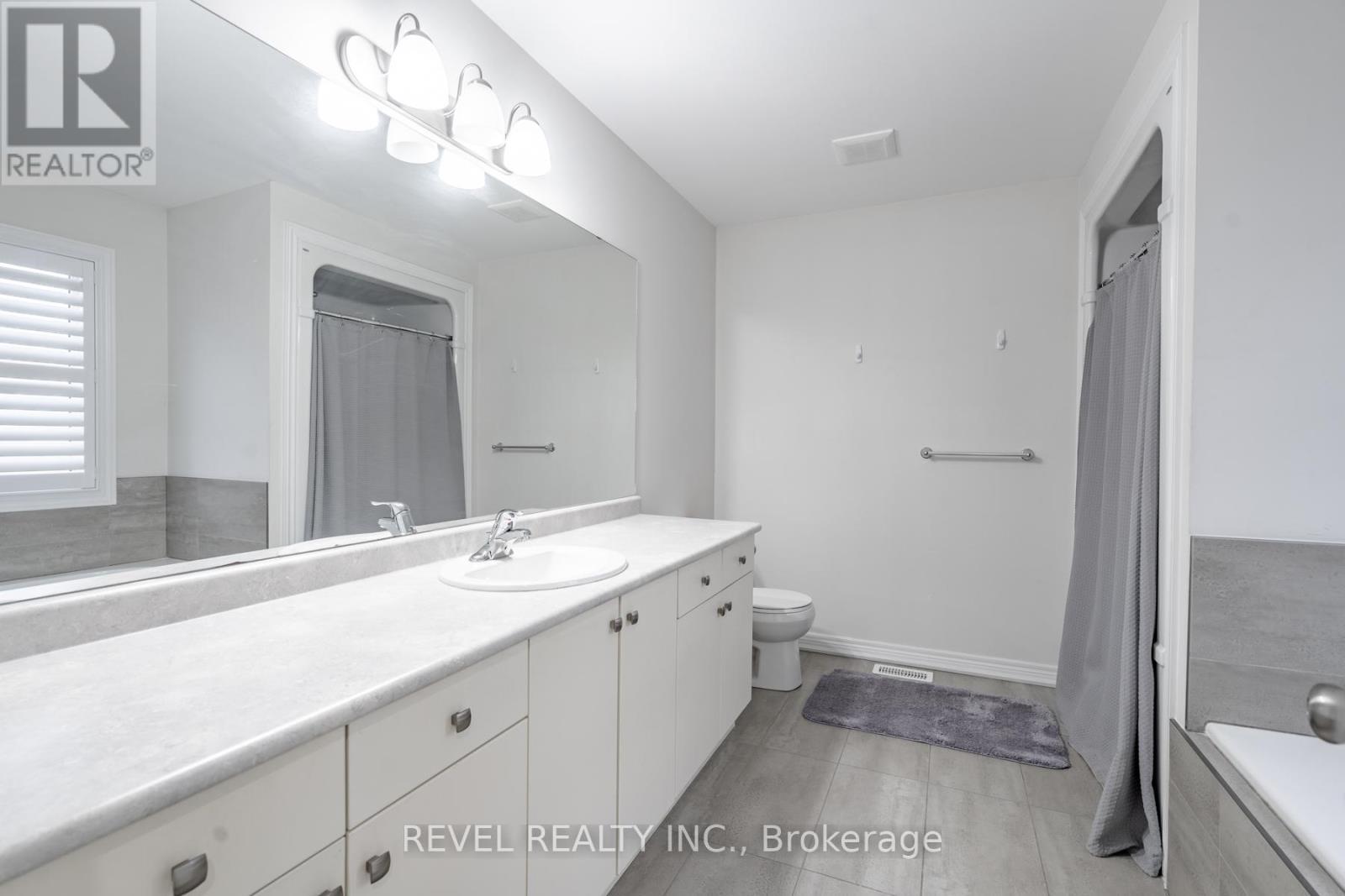 32 Barker Parkway, Thorold, ON - Indoor Photo Showing Bathroom