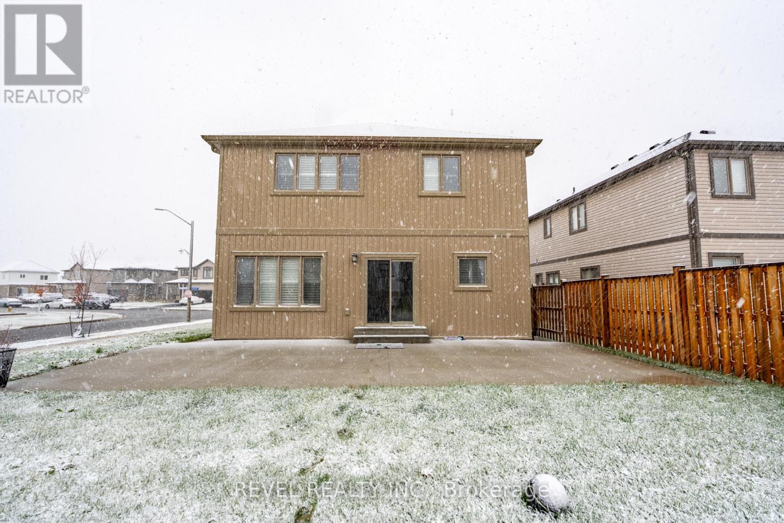 Concrete Patio - 32 Barker Parkway, Thorold, ON - Outdoor