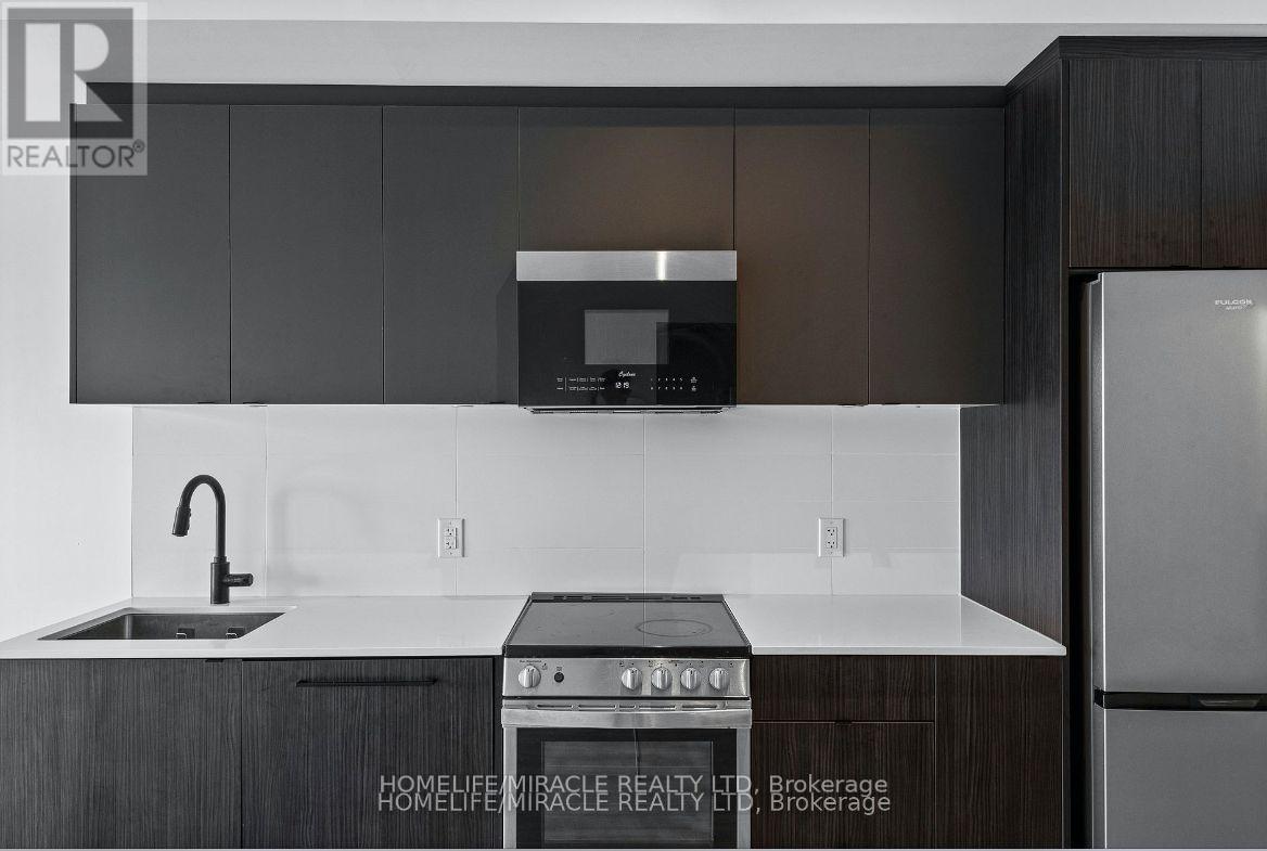 601 - 2369 Danforth Avenue, Toronto, ON - Indoor Photo Showing Kitchen