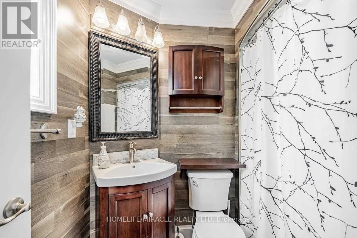 73 Dumfries Avenue, Brampton, ON - Indoor Photo Showing Bathroom