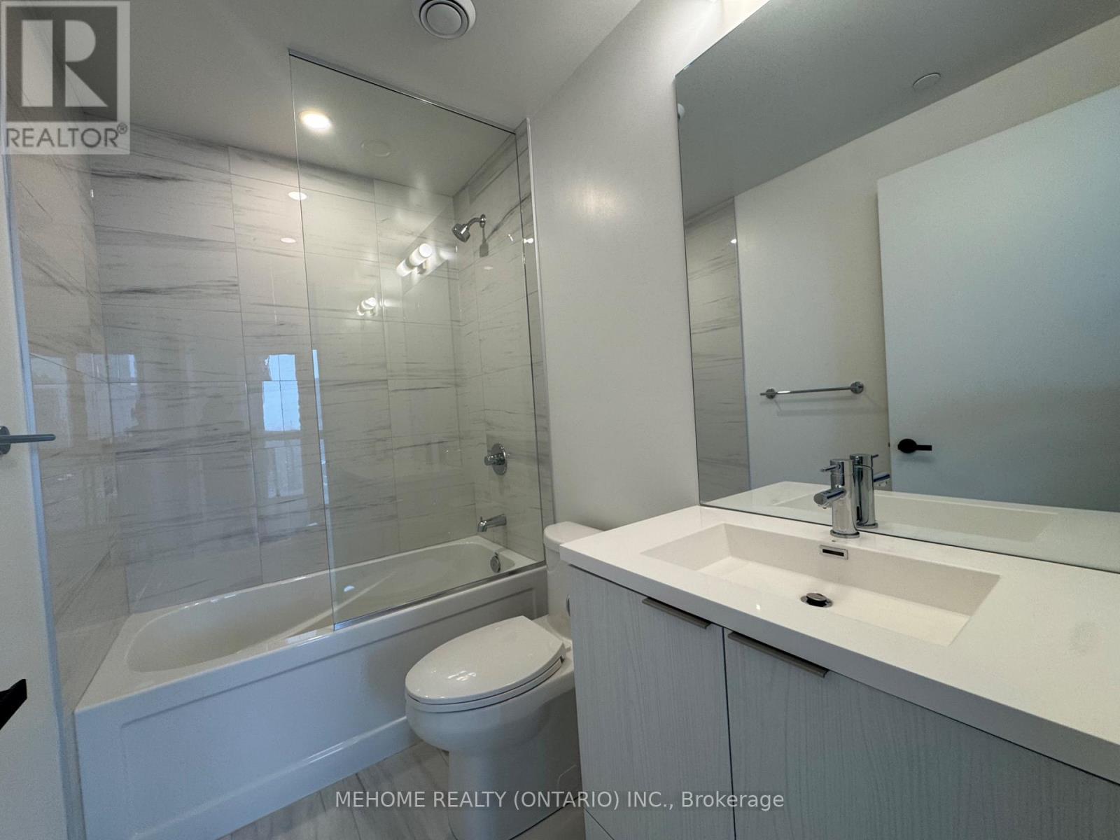 1207 - 8 Interchange Way, Vaughan, ON - Indoor Photo Showing Bathroom