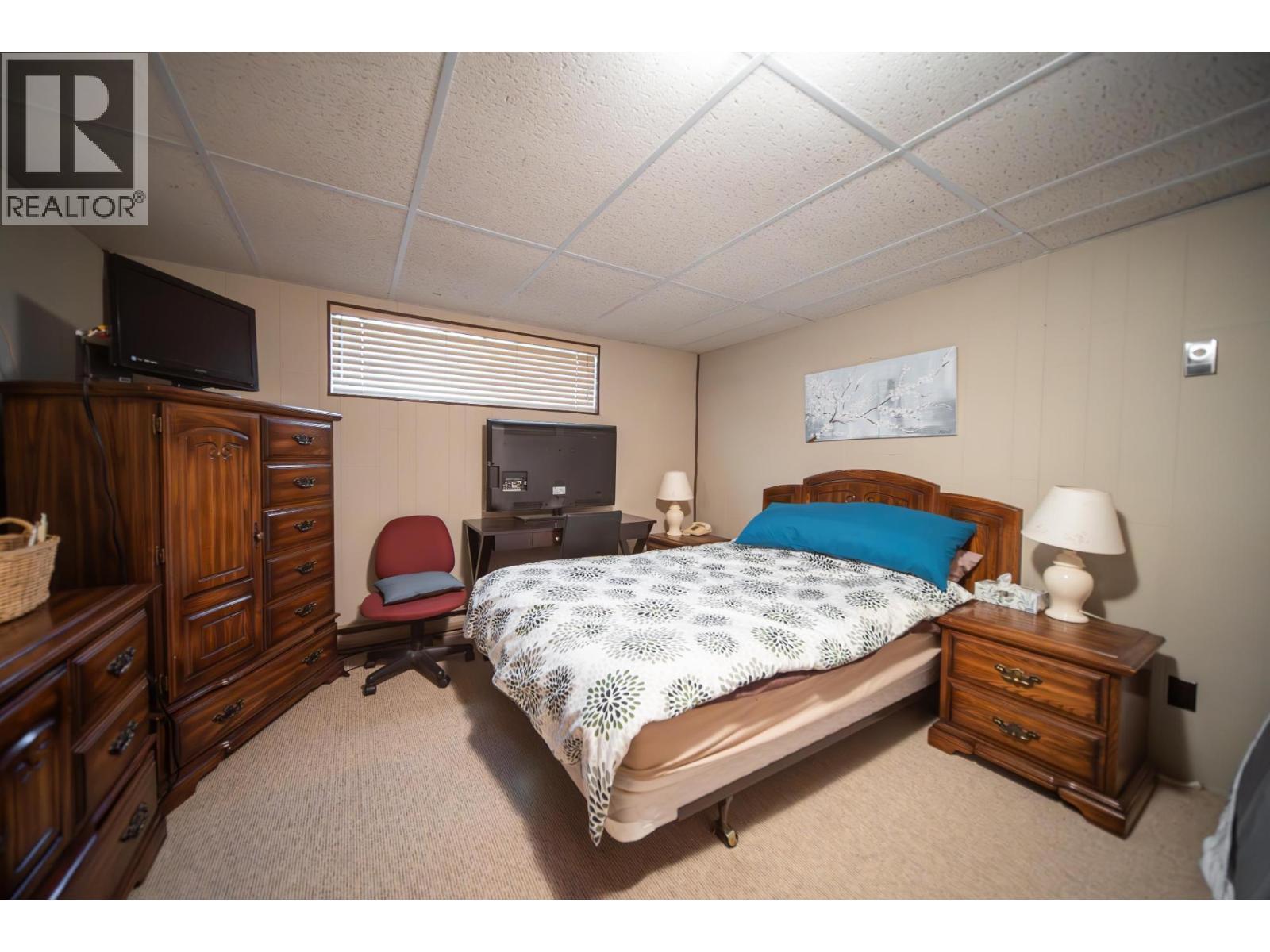 380 Ivy Road, Cranbrook, BC - Indoor Photo Showing Bedroom