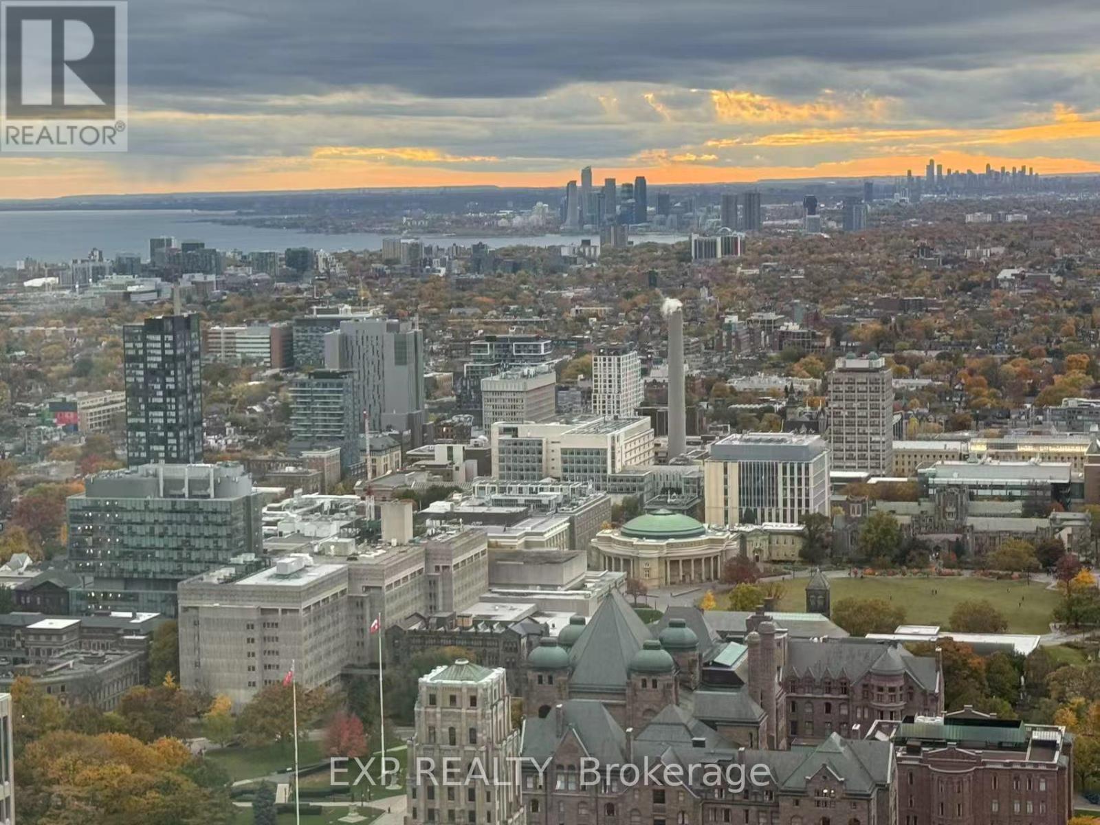 5811 - 8 Wellesley Street W, Toronto, ON - Outdoor With View