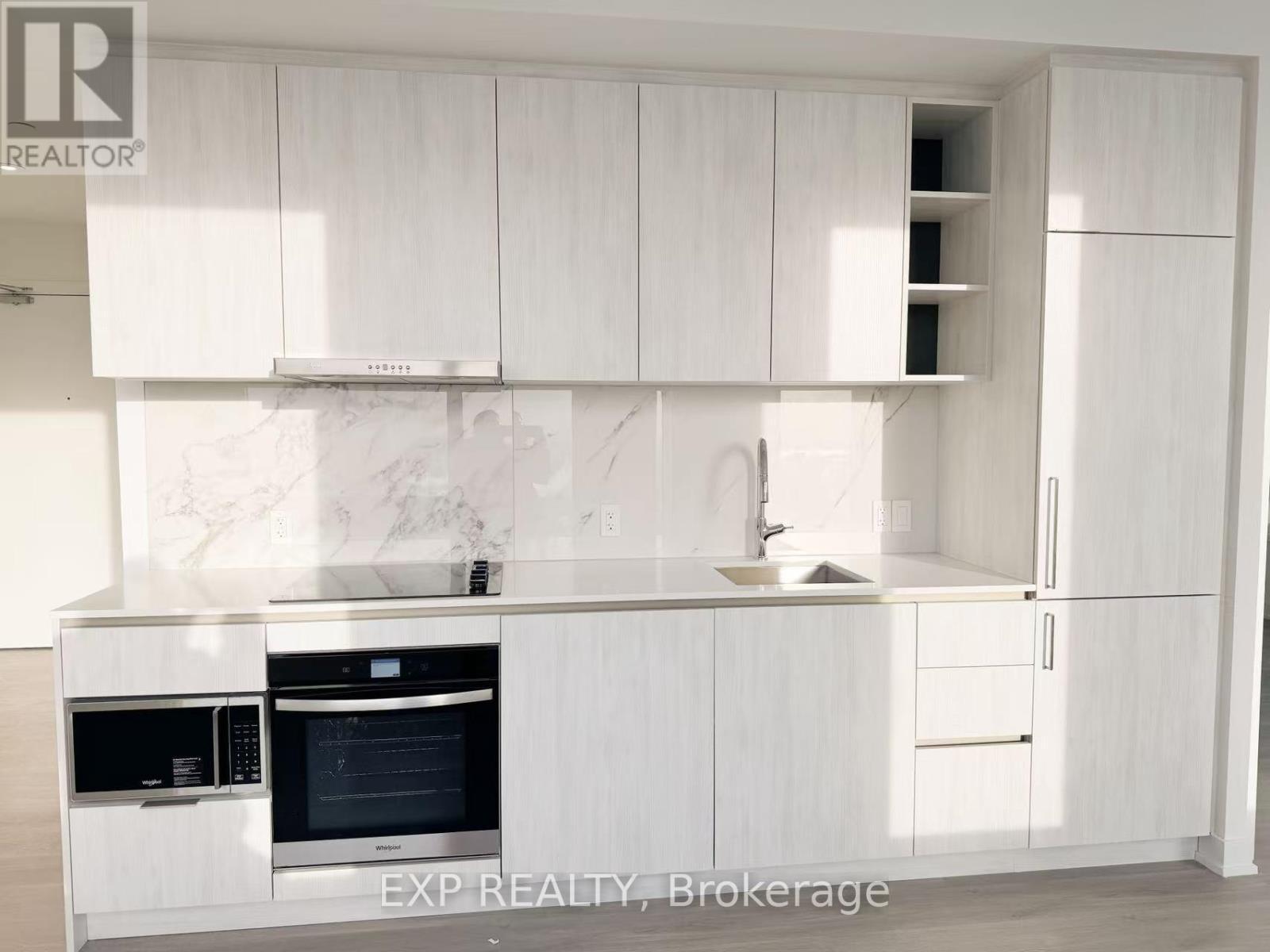 5811 - 8 Wellesley Street W, Toronto, ON -