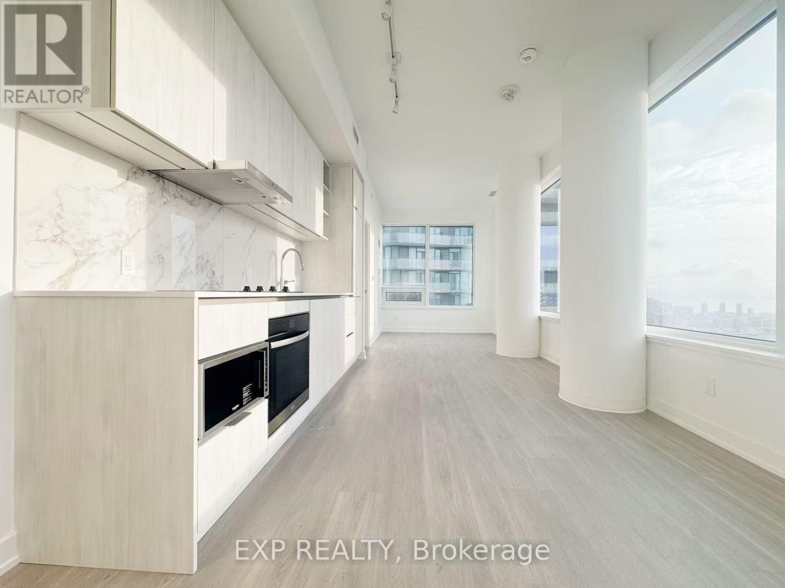 5811 - 8 Wellesley Street W, Toronto, ON - Indoor Photo Showing Other Room