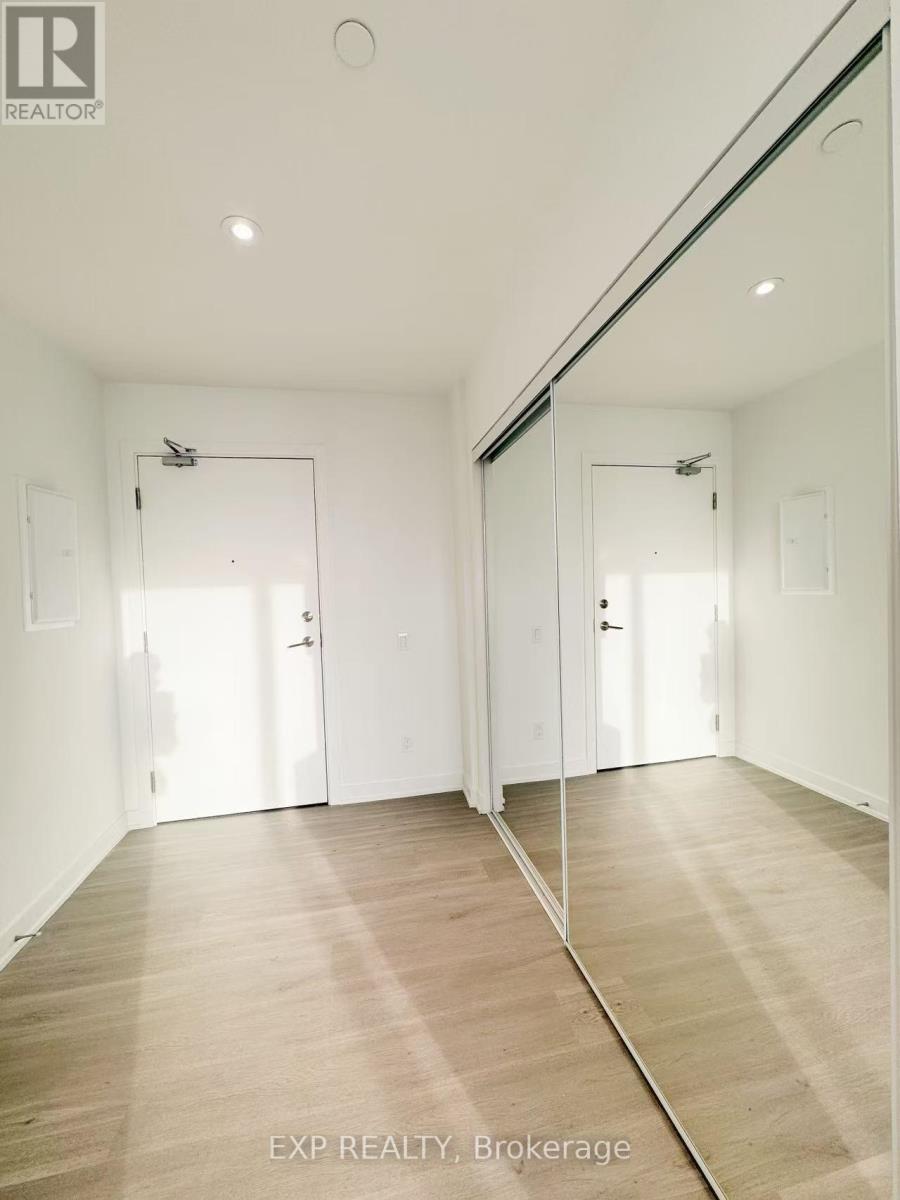 5811 - 8 Wellesley Street W, Toronto, ON - Indoor Photo Showing Other Room