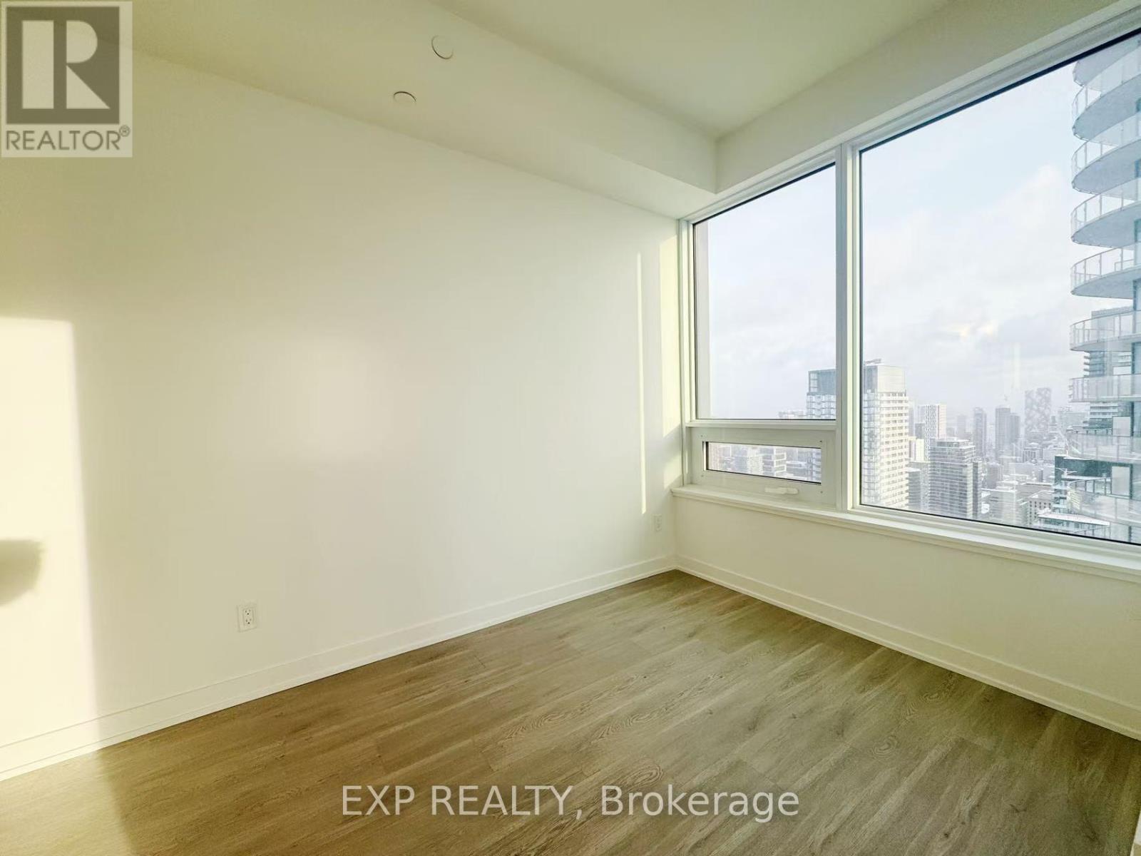 5811 - 8 Wellesley Street W, Toronto, ON - Indoor Photo Showing Other Room