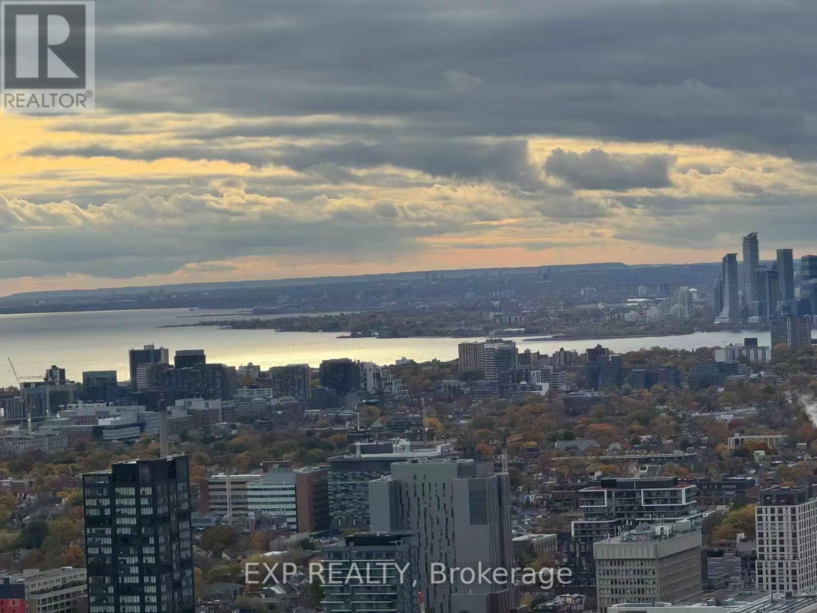 5811 - 8 Wellesley Street W, Toronto, ON - Outdoor With View