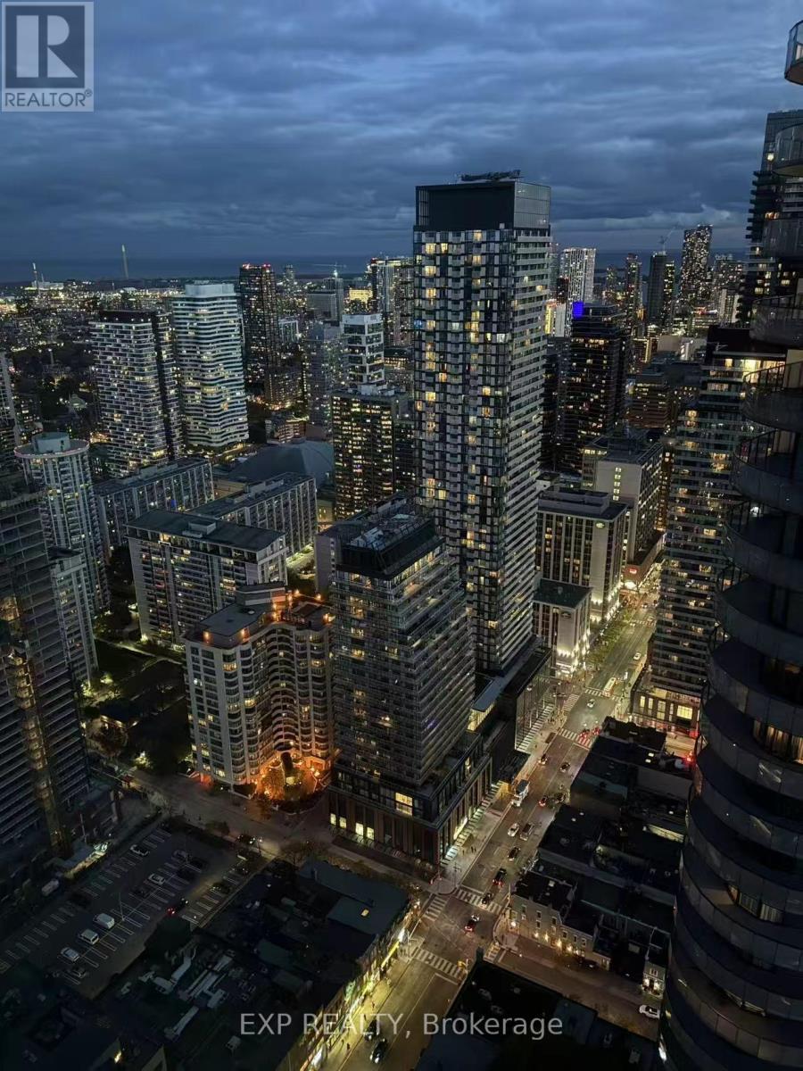 5811 - 8 Wellesley Street W, Toronto, ON - Outdoor With View