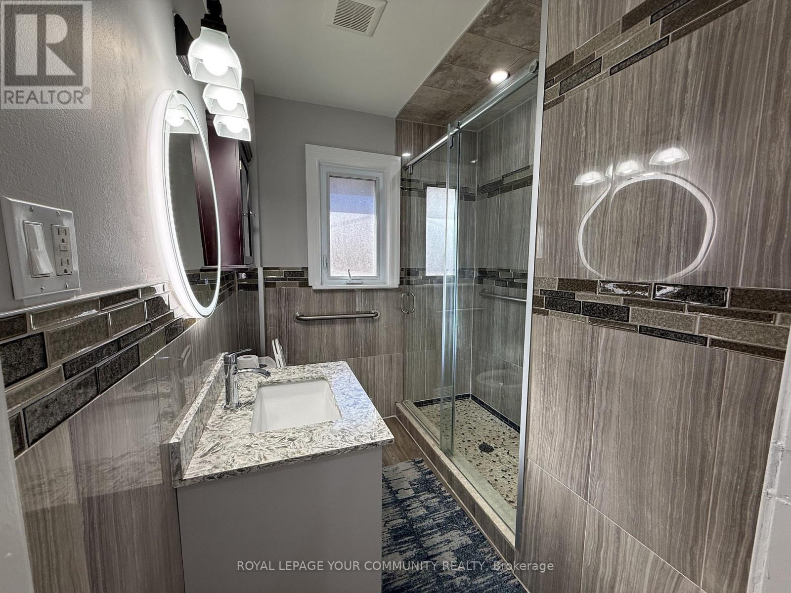 2 Mackinac Crescent, Toronto, ON - Indoor Photo Showing Bathroom
