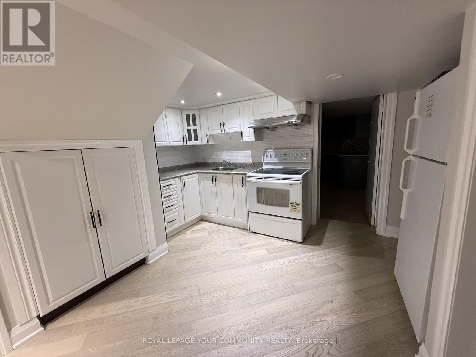 2 Mackinac Crescent, Toronto, ON - Indoor Photo Showing Kitchen