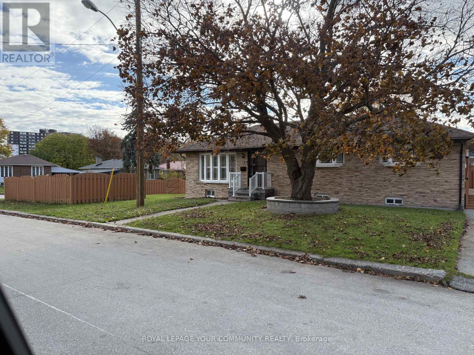2 Mackinac Crescent, Toronto, ON - Outdoor