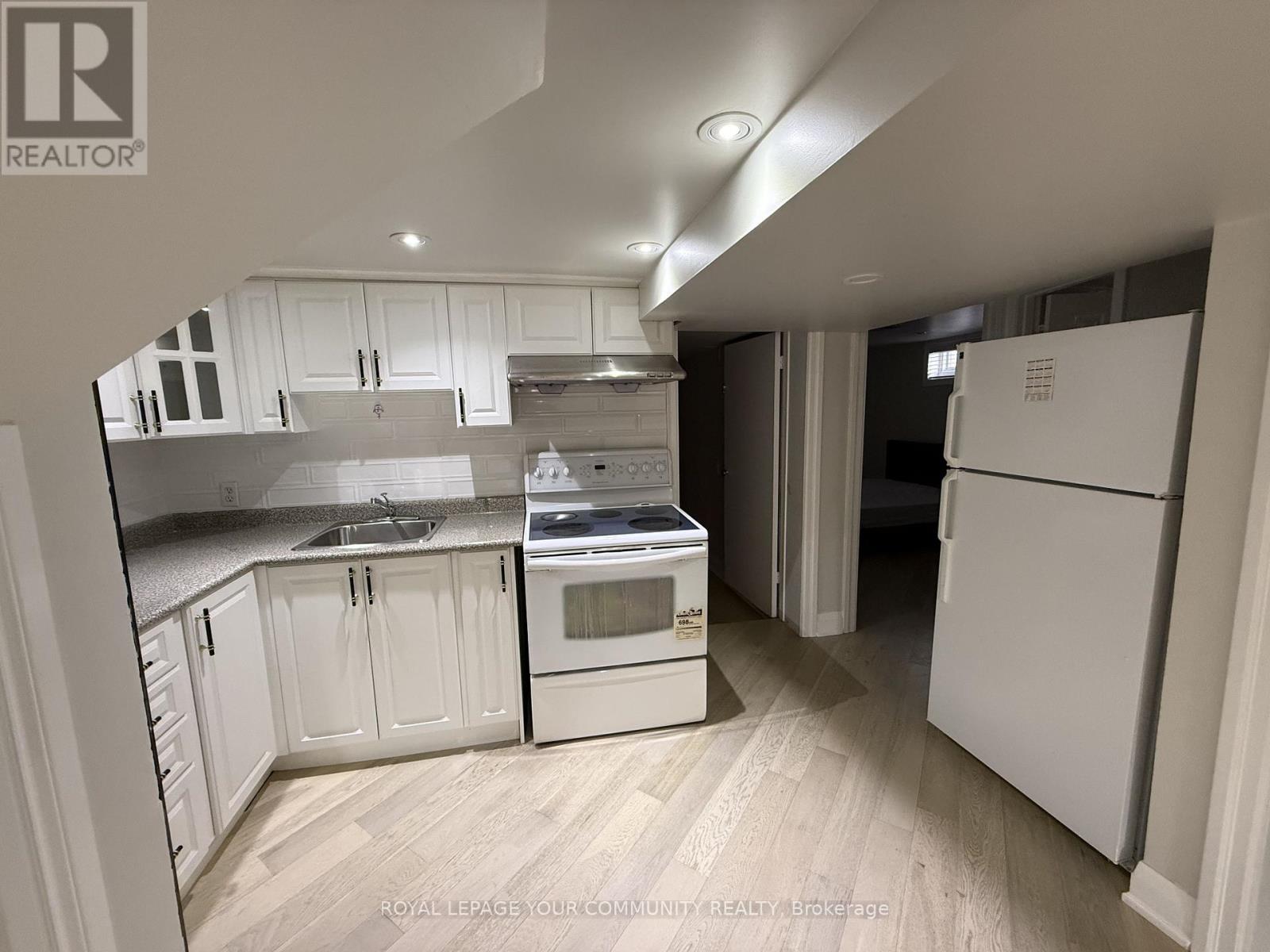 2 Mackinac Crescent, Toronto, ON - Indoor Photo Showing Kitchen