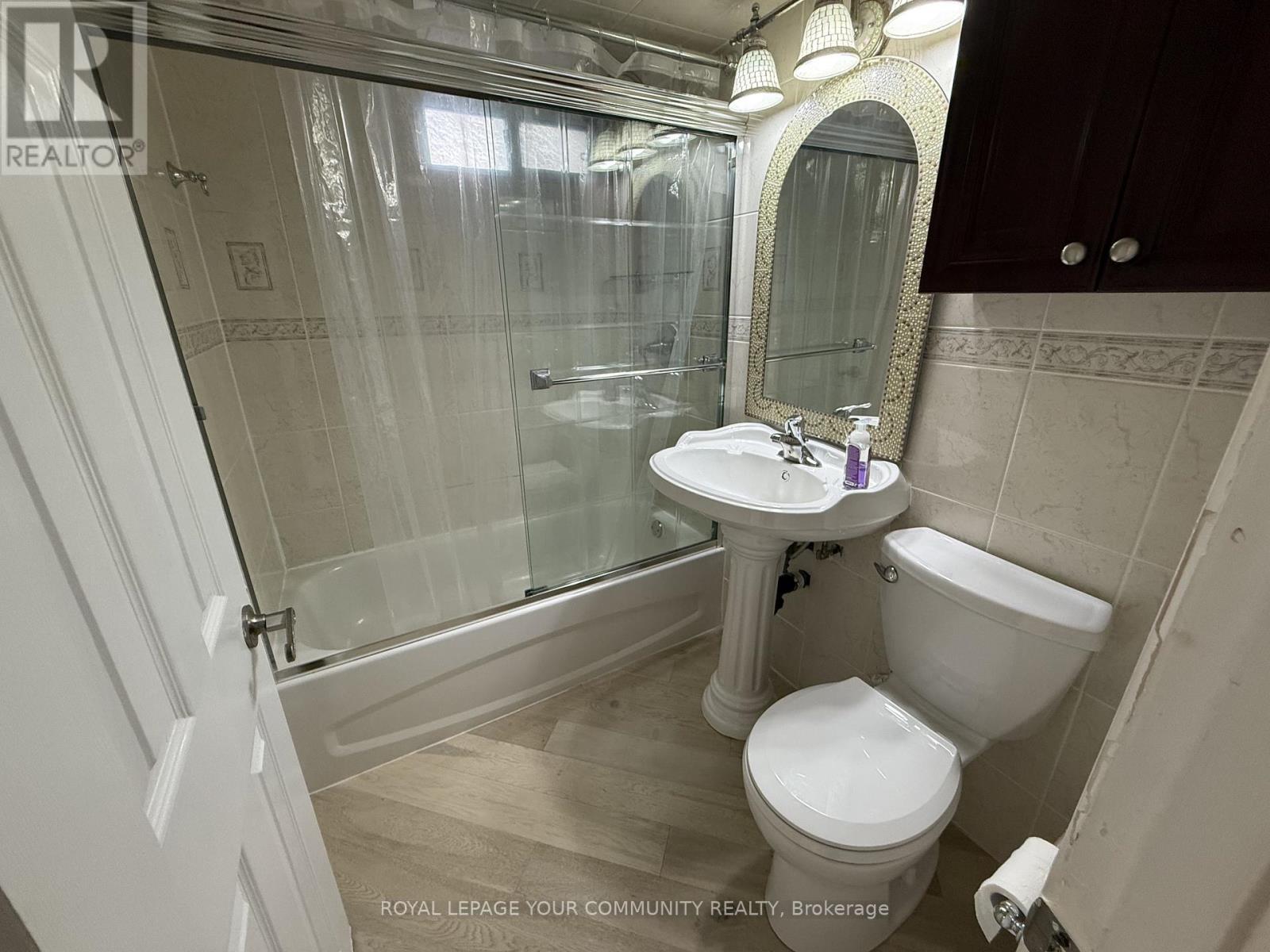 2 Mackinac Crescent, Toronto, ON - Indoor Photo Showing Bathroom