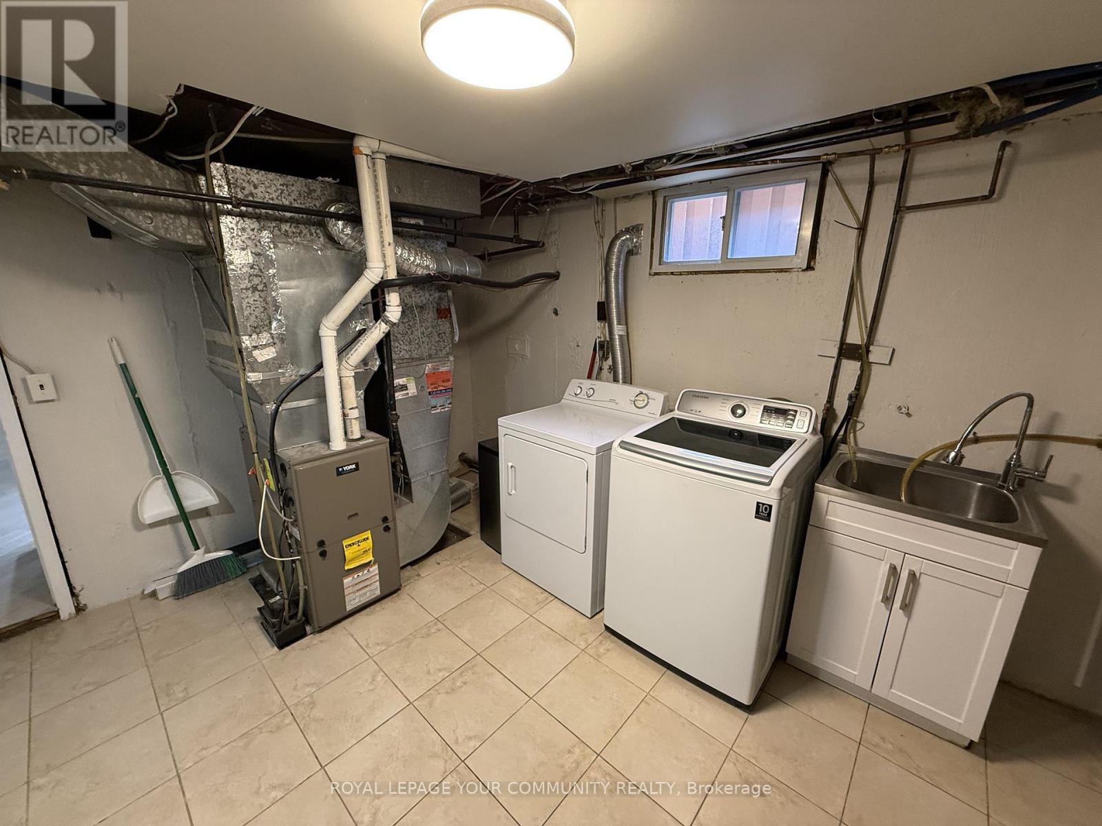 2 Mackinac Crescent, Toronto, ON - Indoor Photo Showing Laundry Room