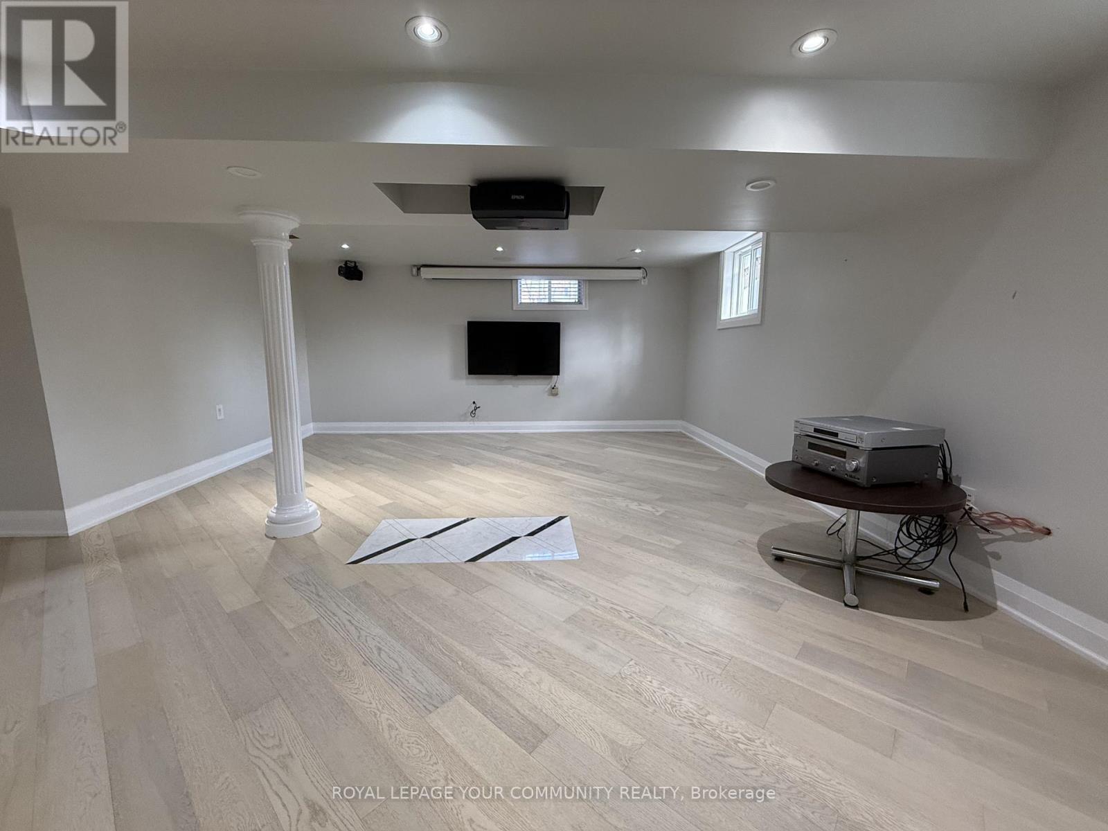 2 Mackinac Crescent, Toronto, ON - Indoor