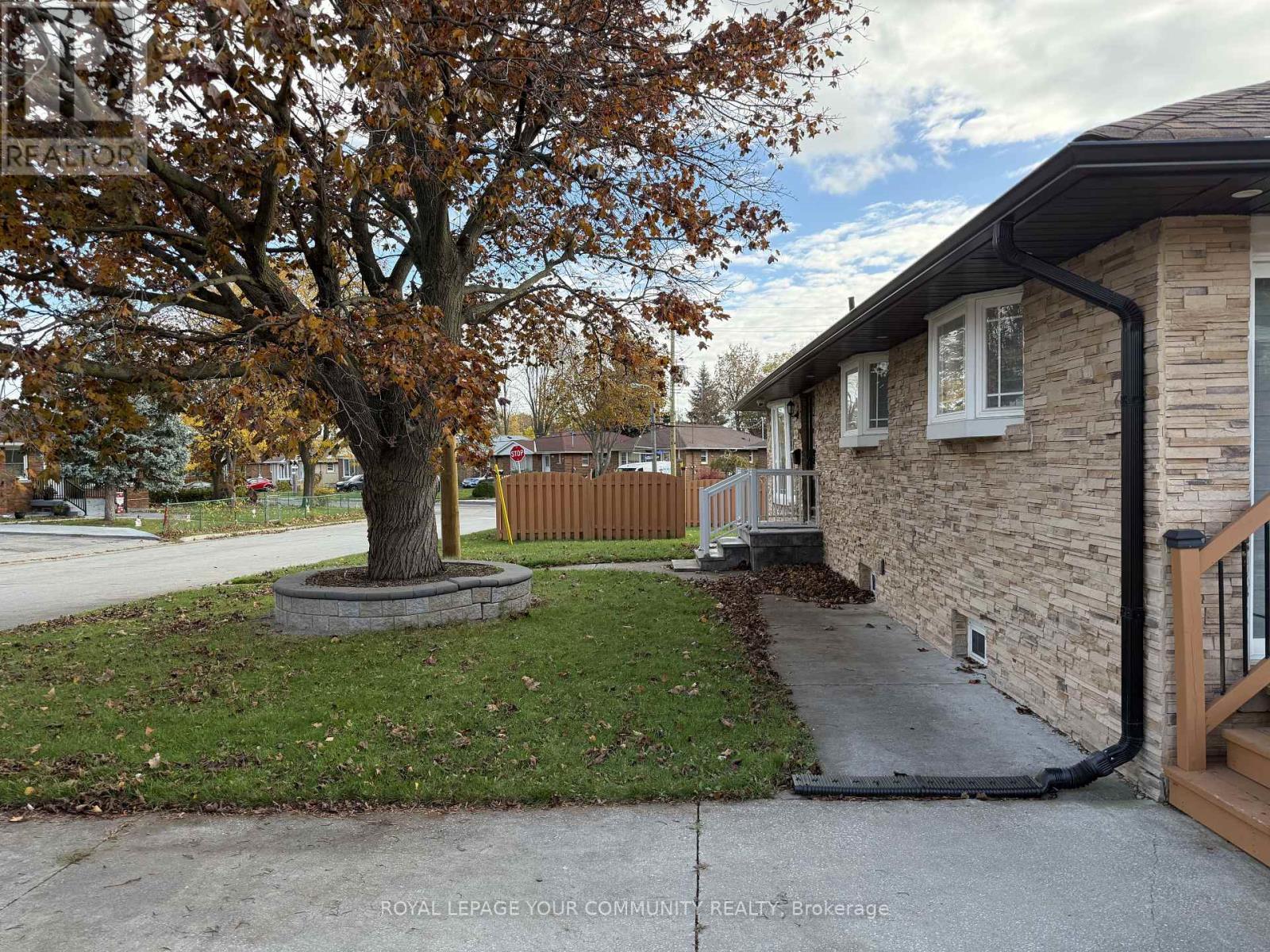 2 Mackinac Crescent, Toronto, ON - Outdoor