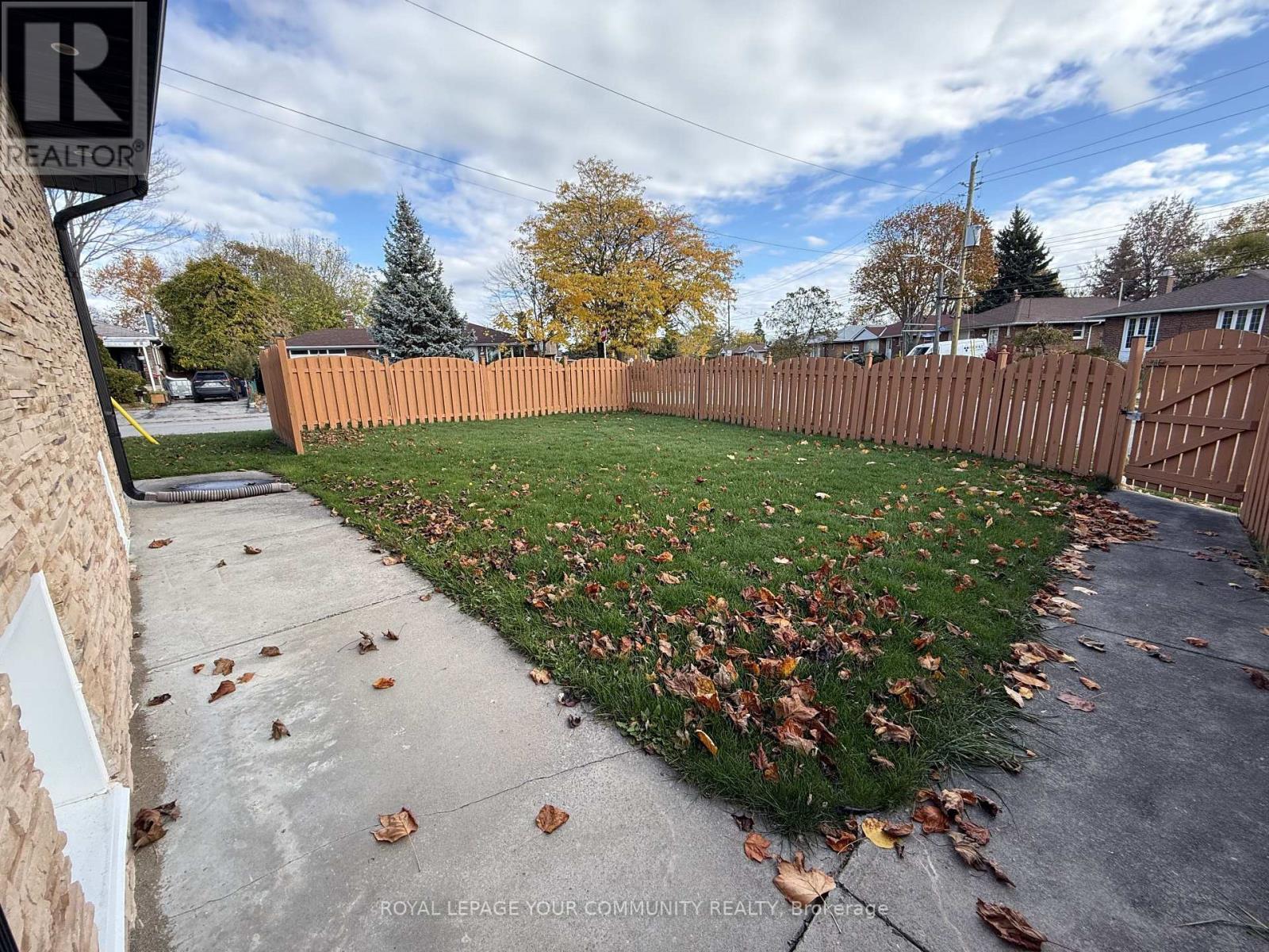 2 Mackinac Crescent, Toronto, ON - Outdoor