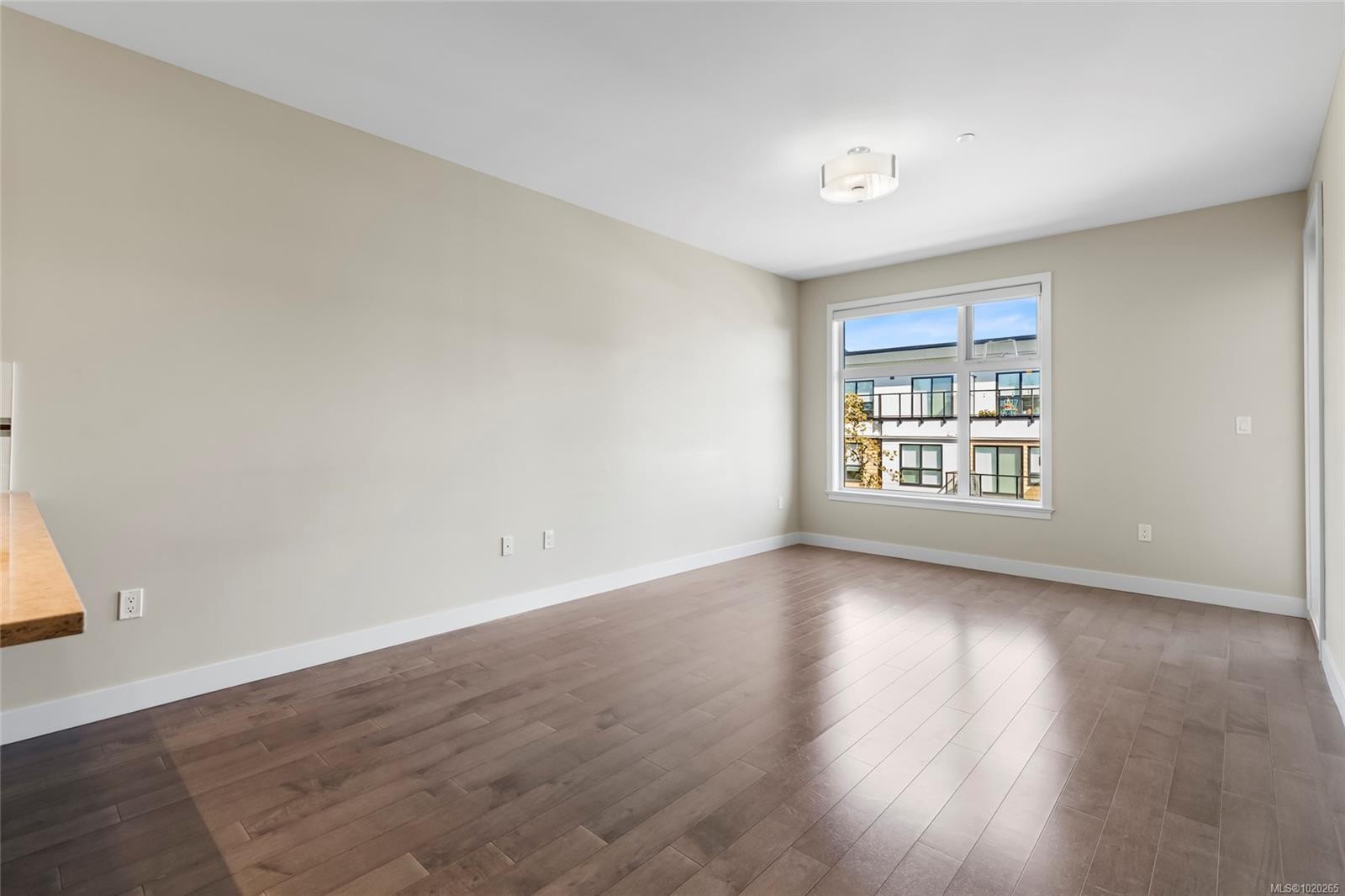 413-4000 Shelbourne St, Saanich, BC - Indoor Photo Showing Other Room