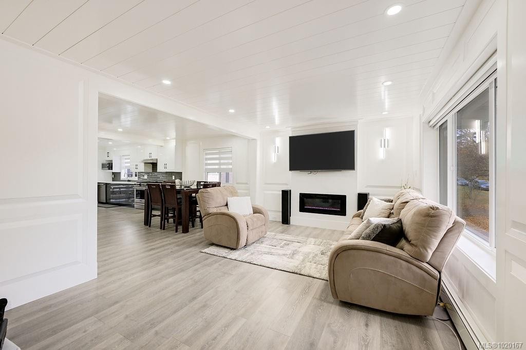 2710 Victor St, Victoria, BC