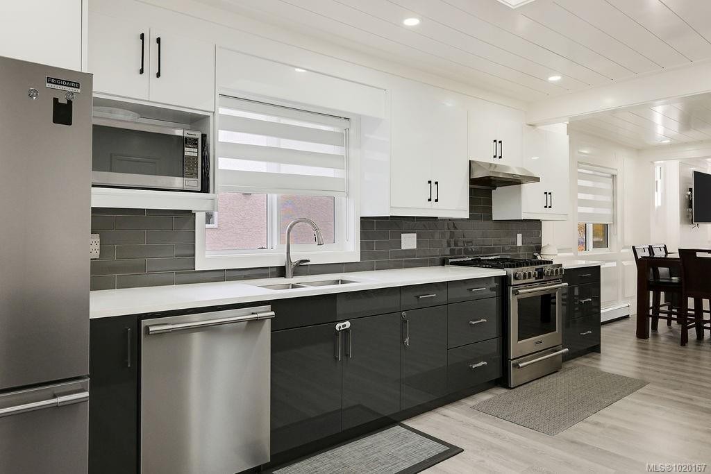 2710 Victor St, Victoria, BC