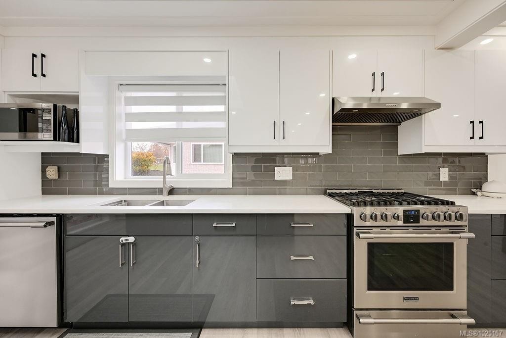 2710 Victor St, Victoria, BC