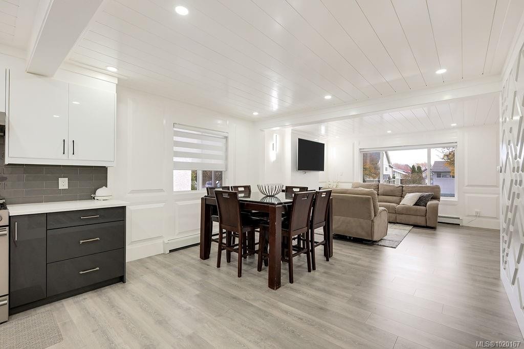 2710 Victor St, Victoria, BC