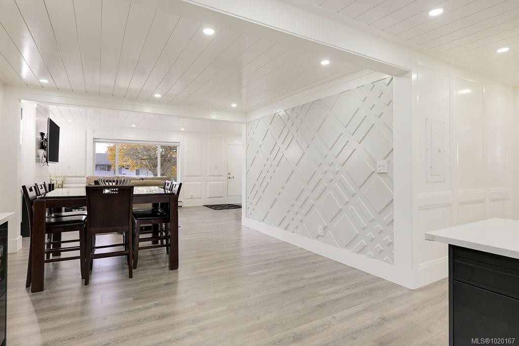 2710 Victor St, Victoria, BC