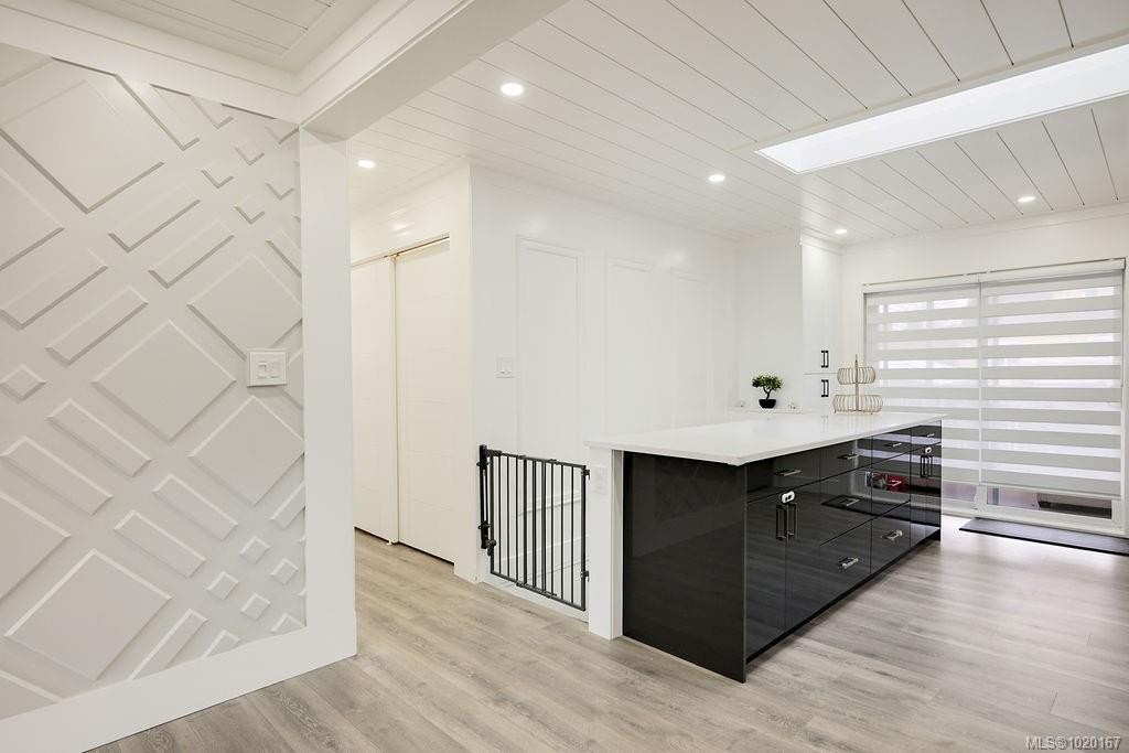 2710 Victor St, Victoria, BC