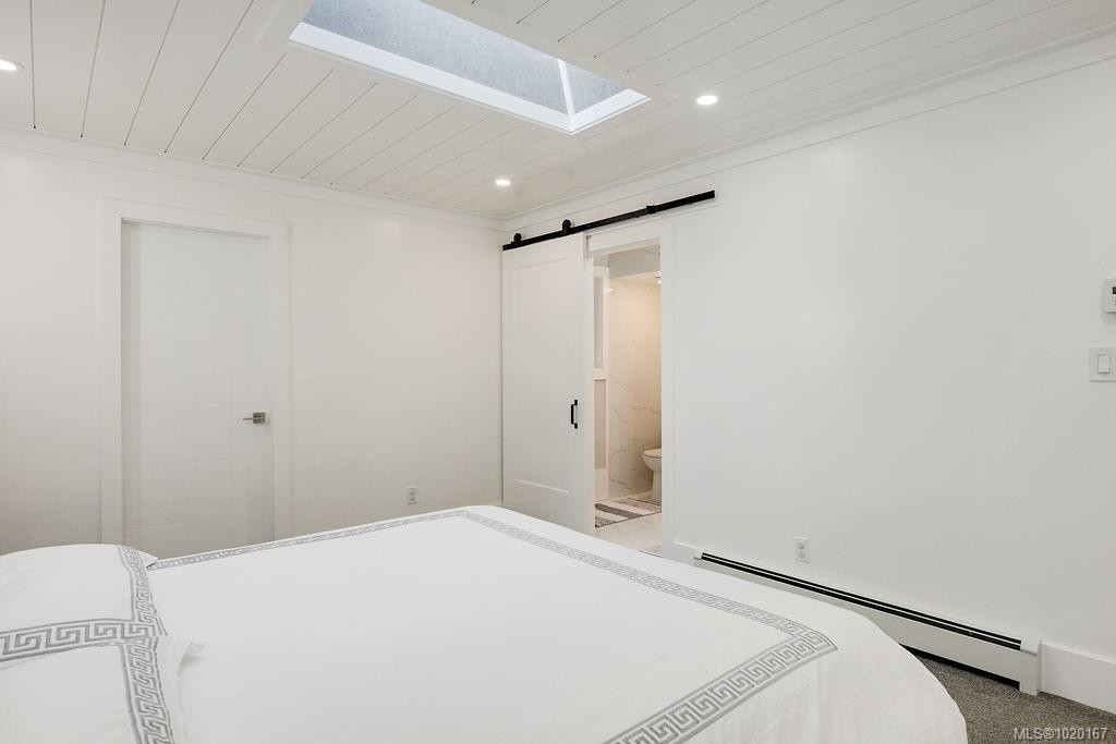 2710 Victor St, Victoria, BC