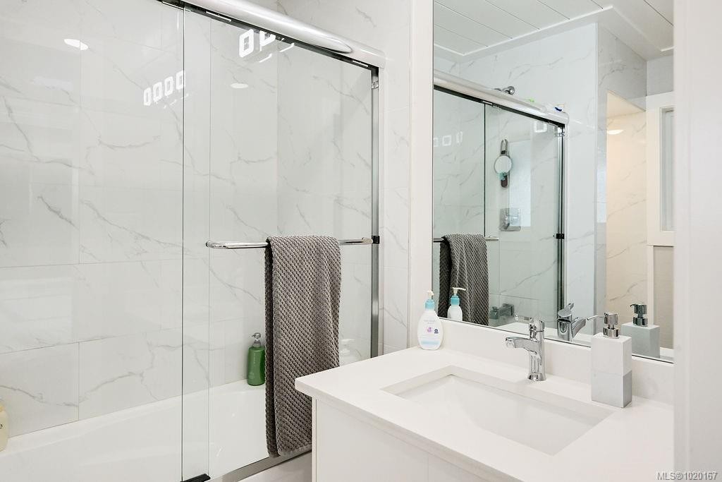 2710 Victor St, Victoria, BC