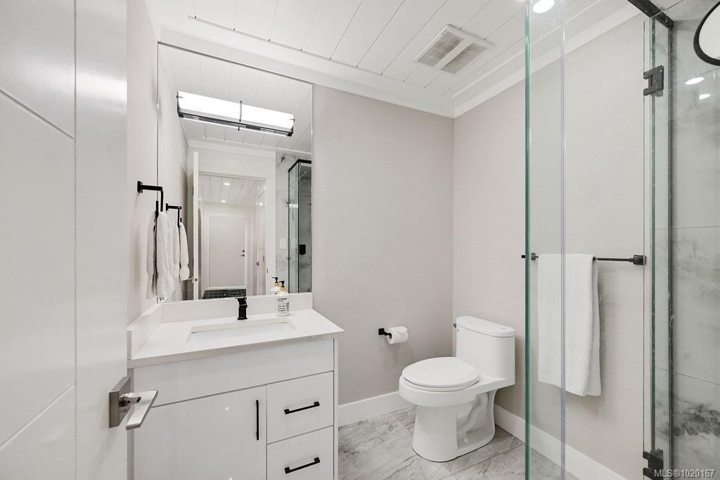 2710 Victor St, Victoria, BC