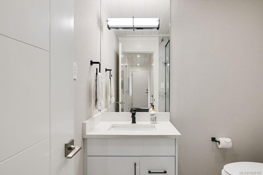 2710 Victor St, Victoria, BC