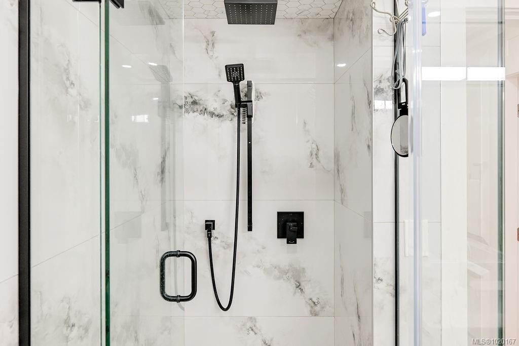 2710 Victor St, Victoria, BC