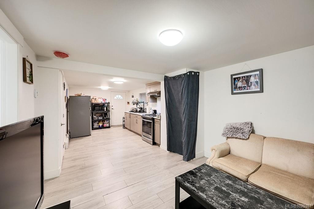 2710 Victor St, Victoria, BC