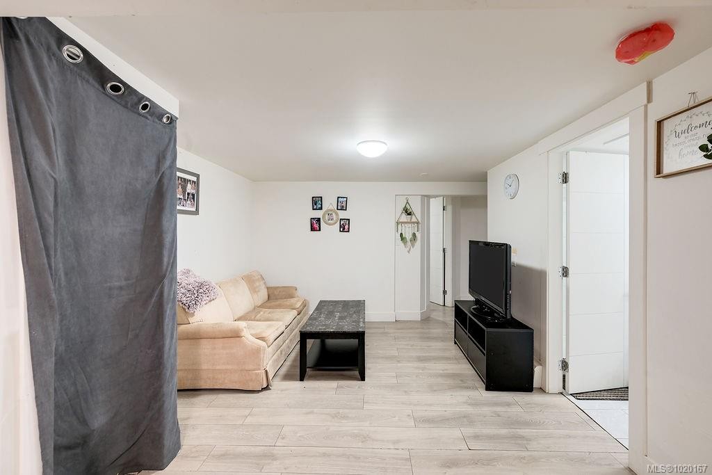 2710 Victor St, Victoria, BC