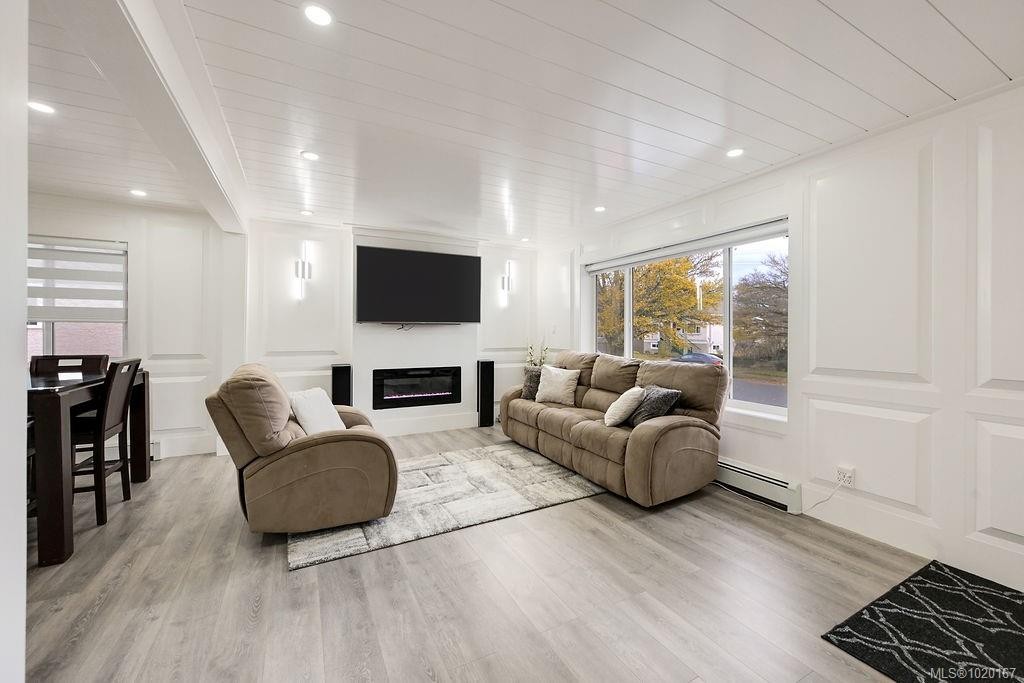 2710 Victor St, Victoria, BC