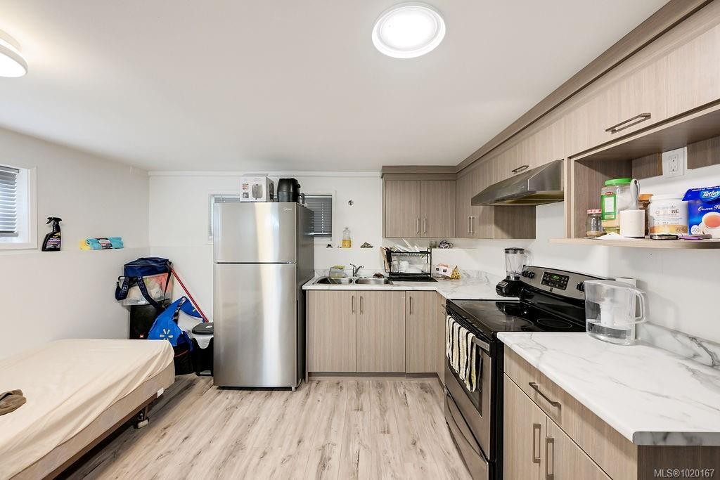 2710 Victor St, Victoria, BC