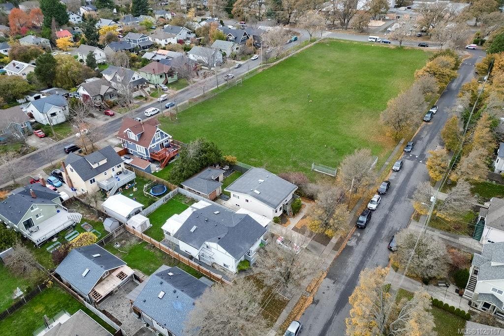 2710 Victor St, Victoria, BC