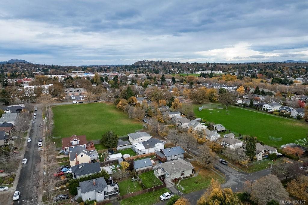 2710 Victor St, Victoria, BC