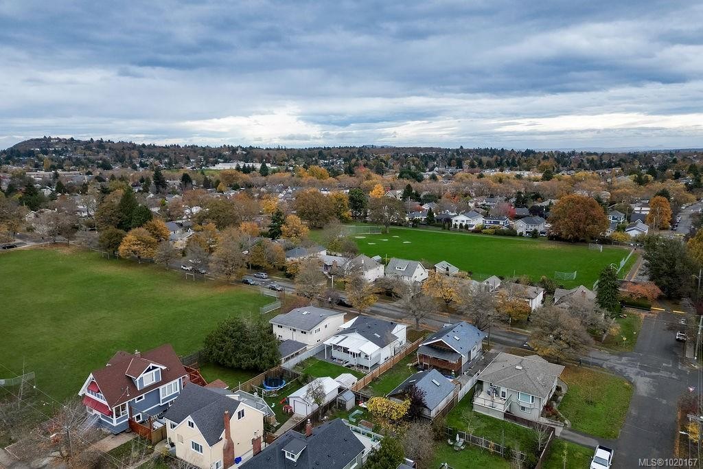 2710 Victor St, Victoria, BC