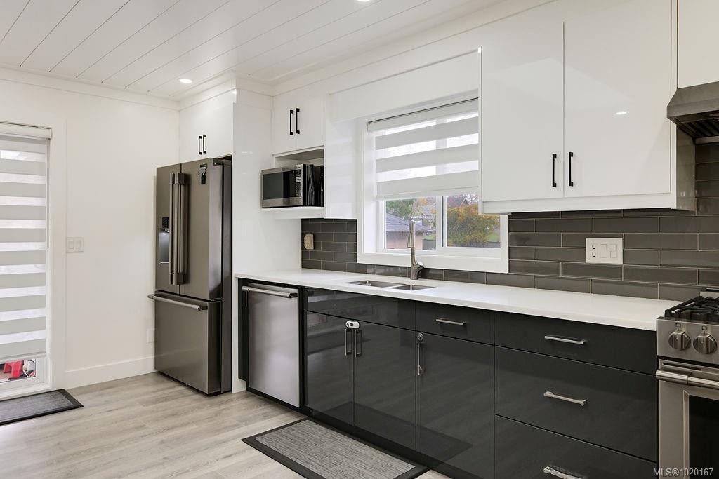 2710 Victor St, Victoria, BC