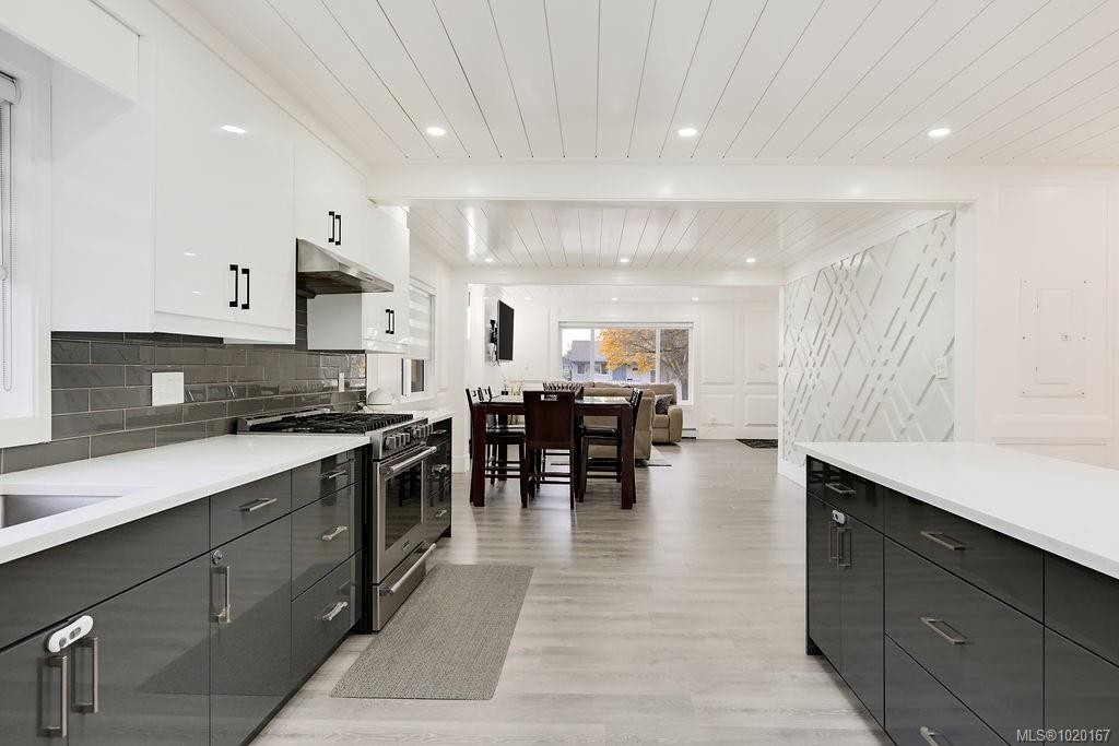 2710 Victor St, Victoria, BC