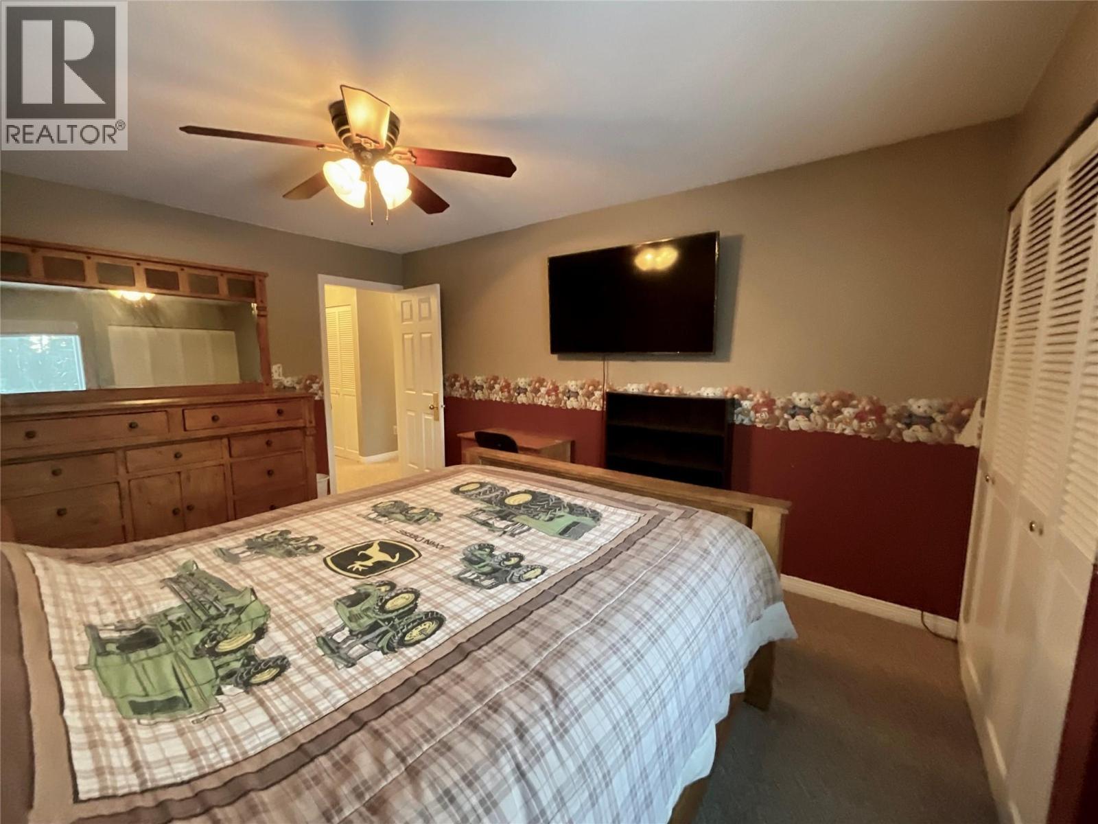12 Collier Place, Tumbler Ridge, BC - Indoor Photo Showing Bedroom