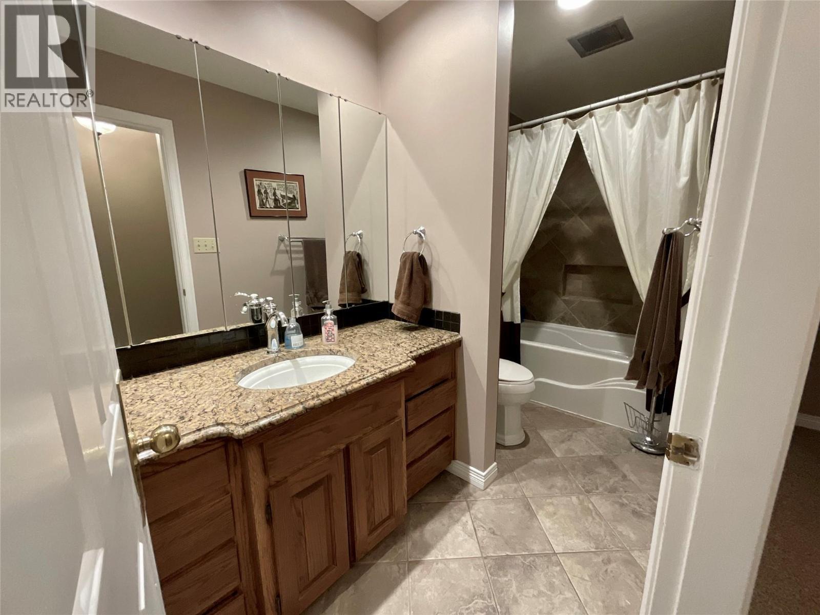12 Collier Place, Tumbler Ridge, BC - Indoor Photo Showing Bathroom