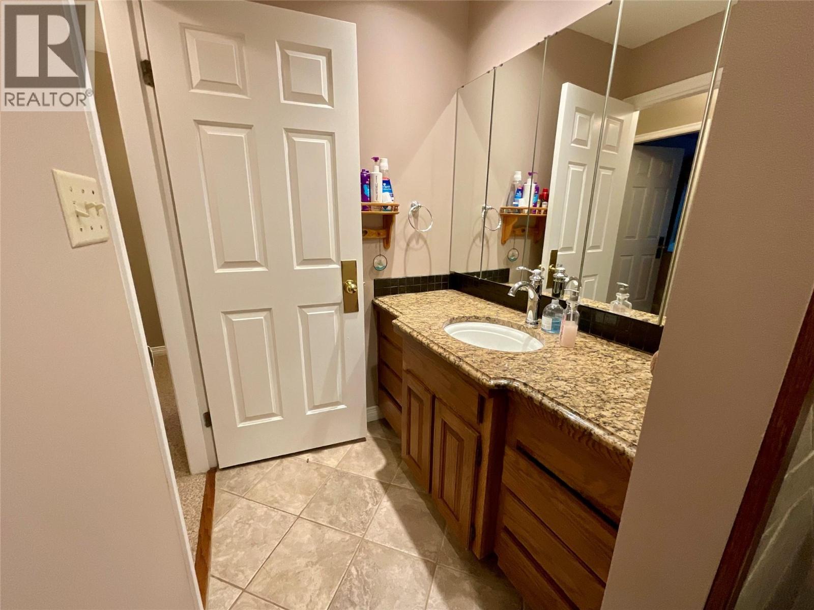 12 Collier Place, Tumbler Ridge, BC - Indoor Photo Showing Bathroom